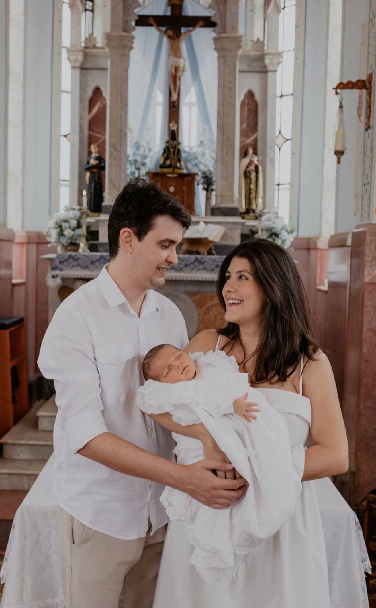 Izadora, Netto e o Joaquim no batizado